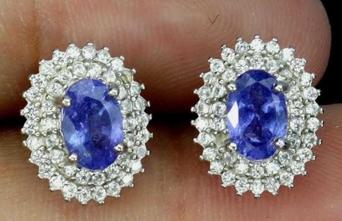 925 Sterling Silver Earrings with Oval Tanzanite (6×4mm) Natural Gemstones: 925 Sterling Silver Earrings with Oval Tanzanite (6×4mm) Natural Gemstones These refined 925 sterling silver earrings showcase stunning natural tanzanite gemstones in a classic oval cut,