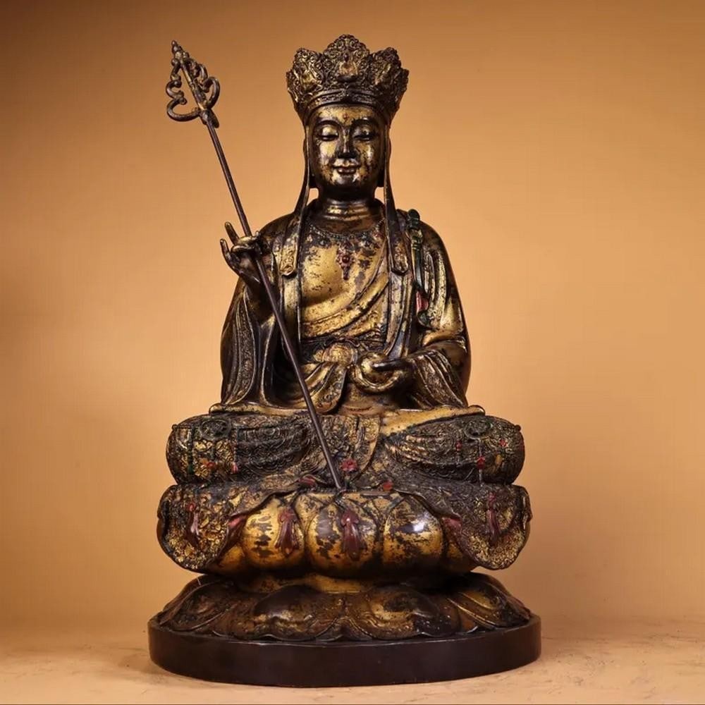 Handmade Pure Copper Ksitigarbha Bodhisattva Statue – Mud Gold High Relief Carving: Antique Copper Ksitigarbha Sculpture An exquisite handmade statue of Ksitigarbha Bodhisattva, crafted from pure copper and adorned with a radiant mud gold finish. This antique piece reflects deep spir