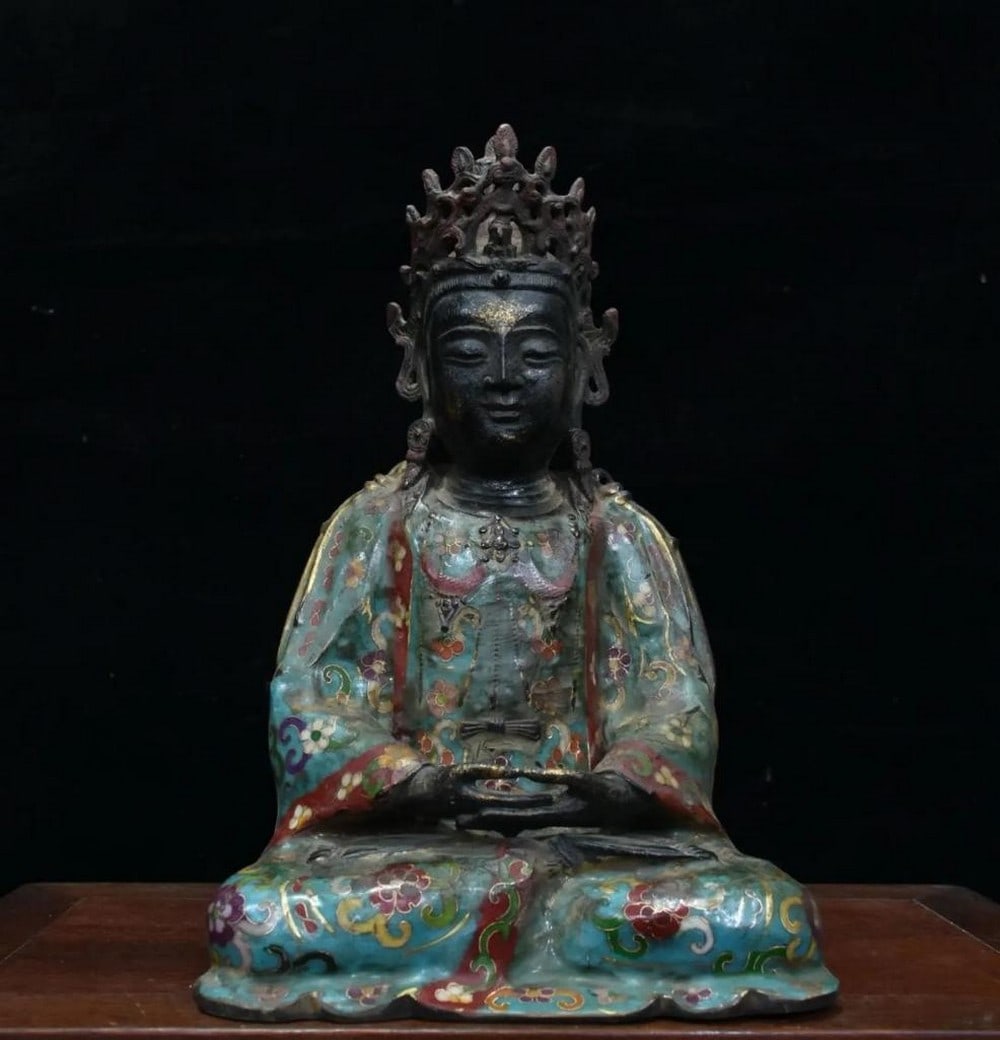 Chinese Antique Handmade Pure Copper Cloisonné Guanyin Bodhisattva Statue: Chinese Antique Handmade Pure Copper Cloisonné Guanyin Bodhisattva Statue An exquisite and rare Chinese antique statue depicting Guanyin Bodhisattva, meticulously handcrafted from pure copper and ad