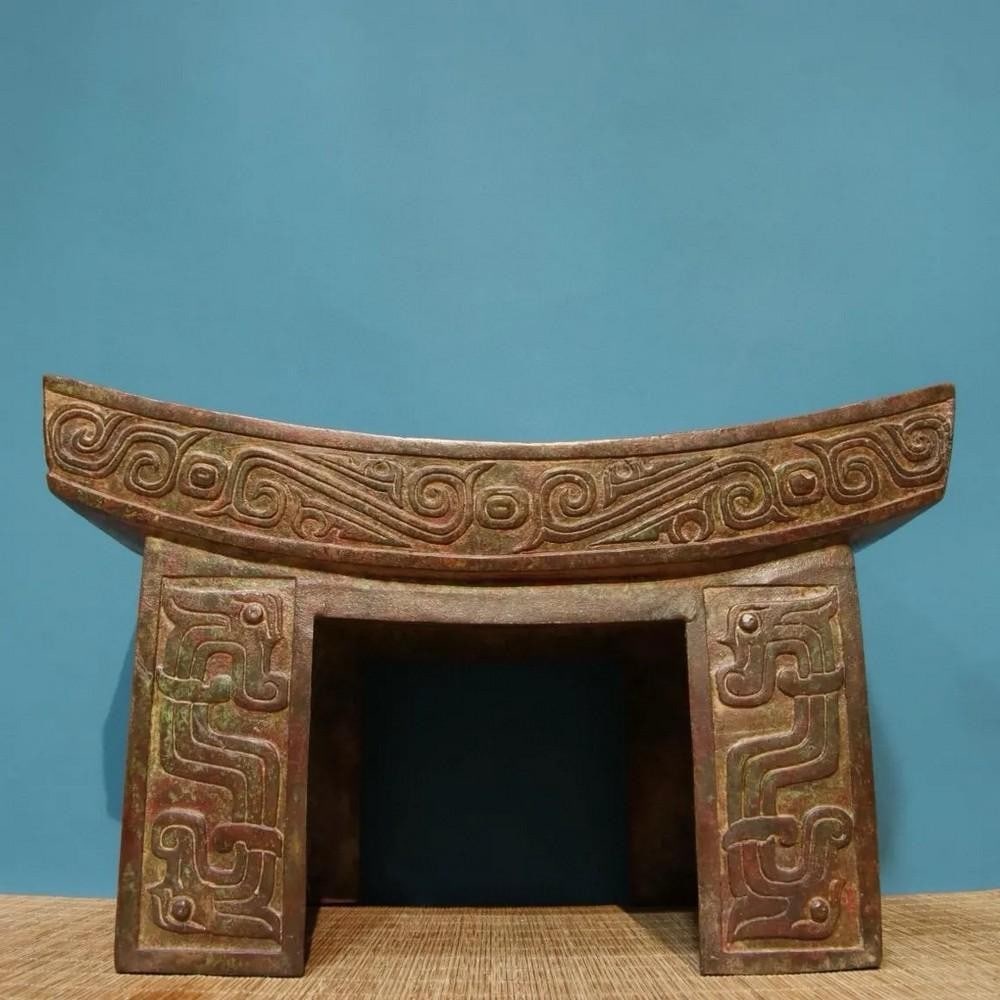 Antique Chinese Bronze Wall Clock Ornament: Antique Chinese Bronze Wall Clock Ornament This antique Chinese bronze wall clock ornament blends timekeeping with artistic beauty. Crafted from bronze, the clock features intricate detailing,