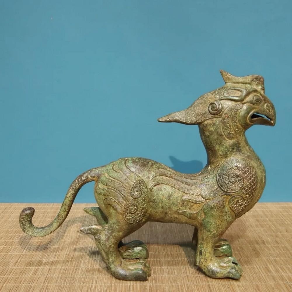 Antique Chinese Bronze Animal Statue Ornament: Antique Chinese Bronze Animal Statue Ornament This rare handcrafted bronze statue captures the essence of a majestic animal with intricate detailing and lifelike artistry. A testament to traditional