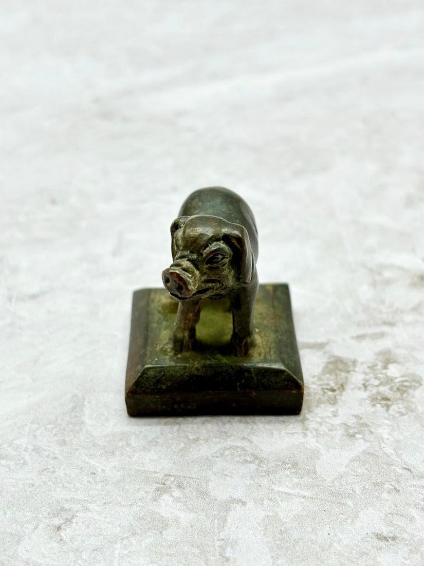 Ancient Chinese Fengshui Copper Pig Zodiac Seal: Ancient Chinese Fengshui Copper Pig Zodiac Seal Crafted with exquisite detail and adorned with intricate designs, this seal encapsulates the essence of the Pig zodiac sign within the realm of Fengshui