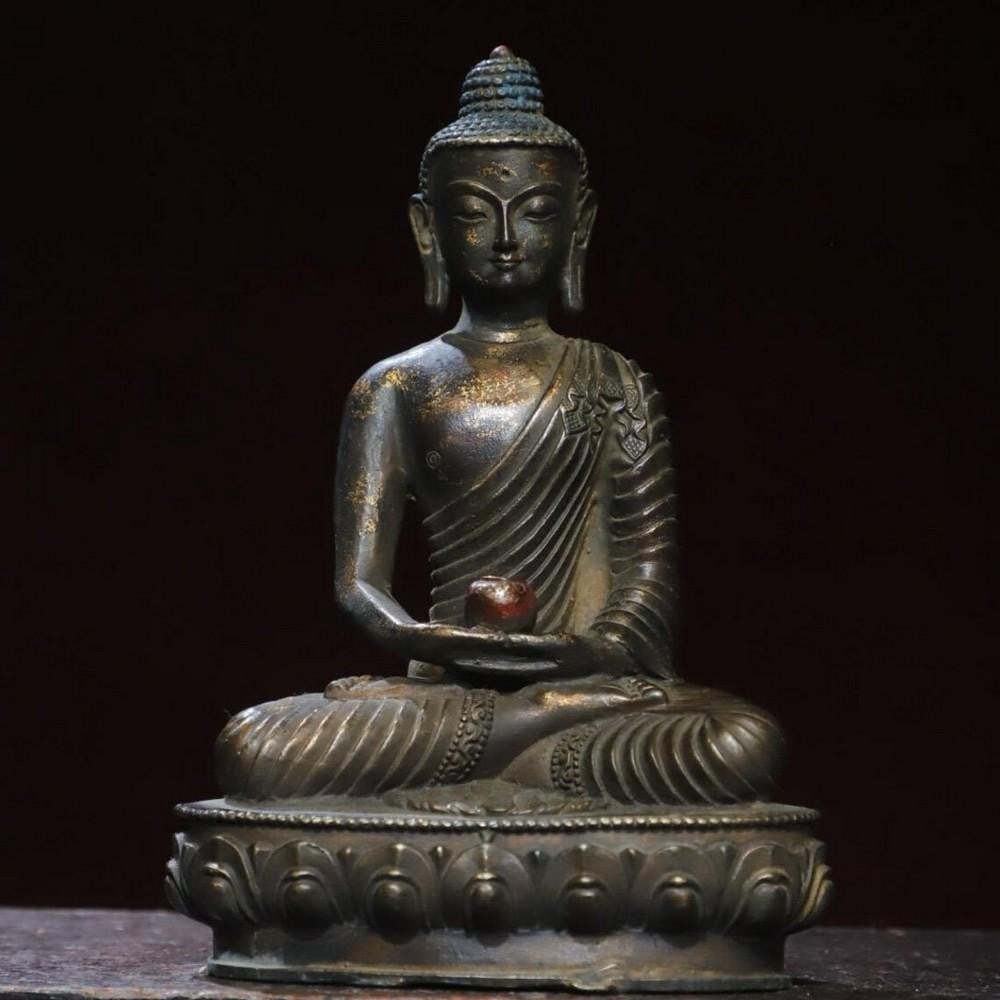 Handcrafted Gilded Copper Sakyamuni Buddha Statue: Handcrafted Gilded Copper Sakyamuni Buddha Statue This antique Sakyamuni Buddha statue is a testament to masterful Chinese craftsmanship, meticulously handcrafted from pure copper and adorned with a r