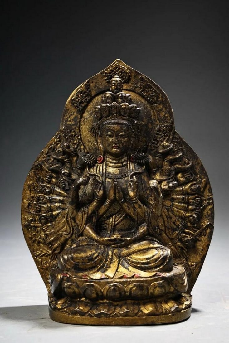Antique Chinese Thousand-handed Guanyin Buddha Copper Statue: Antique Chinese Thousand-handed Guanyin Buddha Copper Statue This antique Chinese Thousand-Handed Guanyin Buddha copper statue is a striking representation of compassion and divine presence. Meticul
