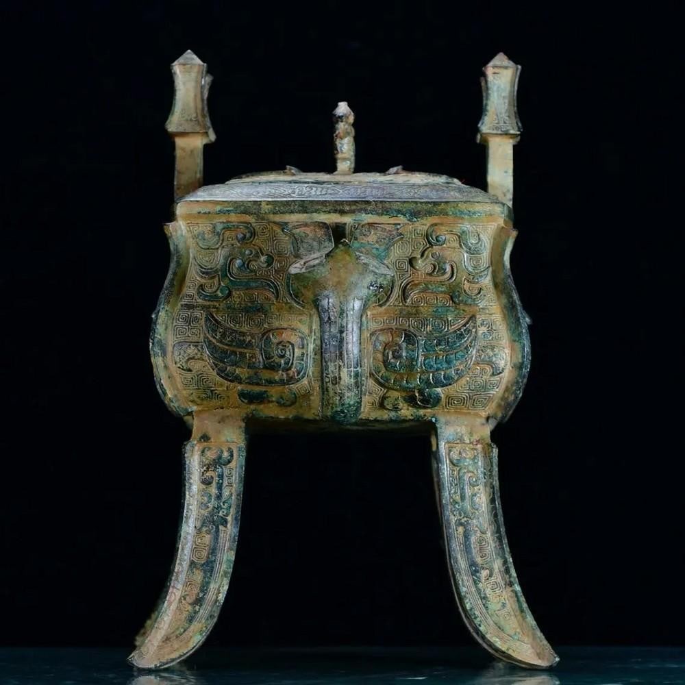 Antique Chinese Bronze Jiasheng Wine Vessel Statue Ornament: Antique Chinese Bronze Jiasheng Wine Vessel Statue Ornament This rare handcrafted bronze Jiasheng wine vessel statue is a stunning example of traditional Chinese artistry. Known for its historical si