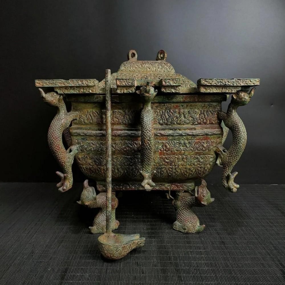 Antique Chinese Bronze Ice Mirror Statue Ornament: Antique Chinese Bronze Ice Mirror Statue Ornament This rare handcrafted bronze statue features an intricate ice mirror design, symbolizing clarity, reflection, and balance in Chinese culture. The fin