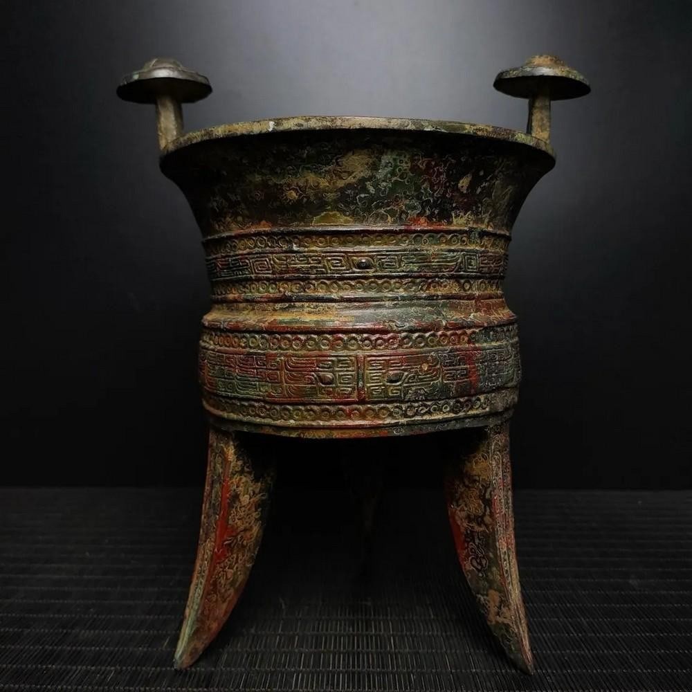 Antique Chinese Bronze Wine Vessel: Antique Chinese Bronze Wine Vessel This antique Chinese bronze wine vessel showcases exquisite craftsmanship and traditional design. Adorned with intricate patterns and a rich patina, it reflects the