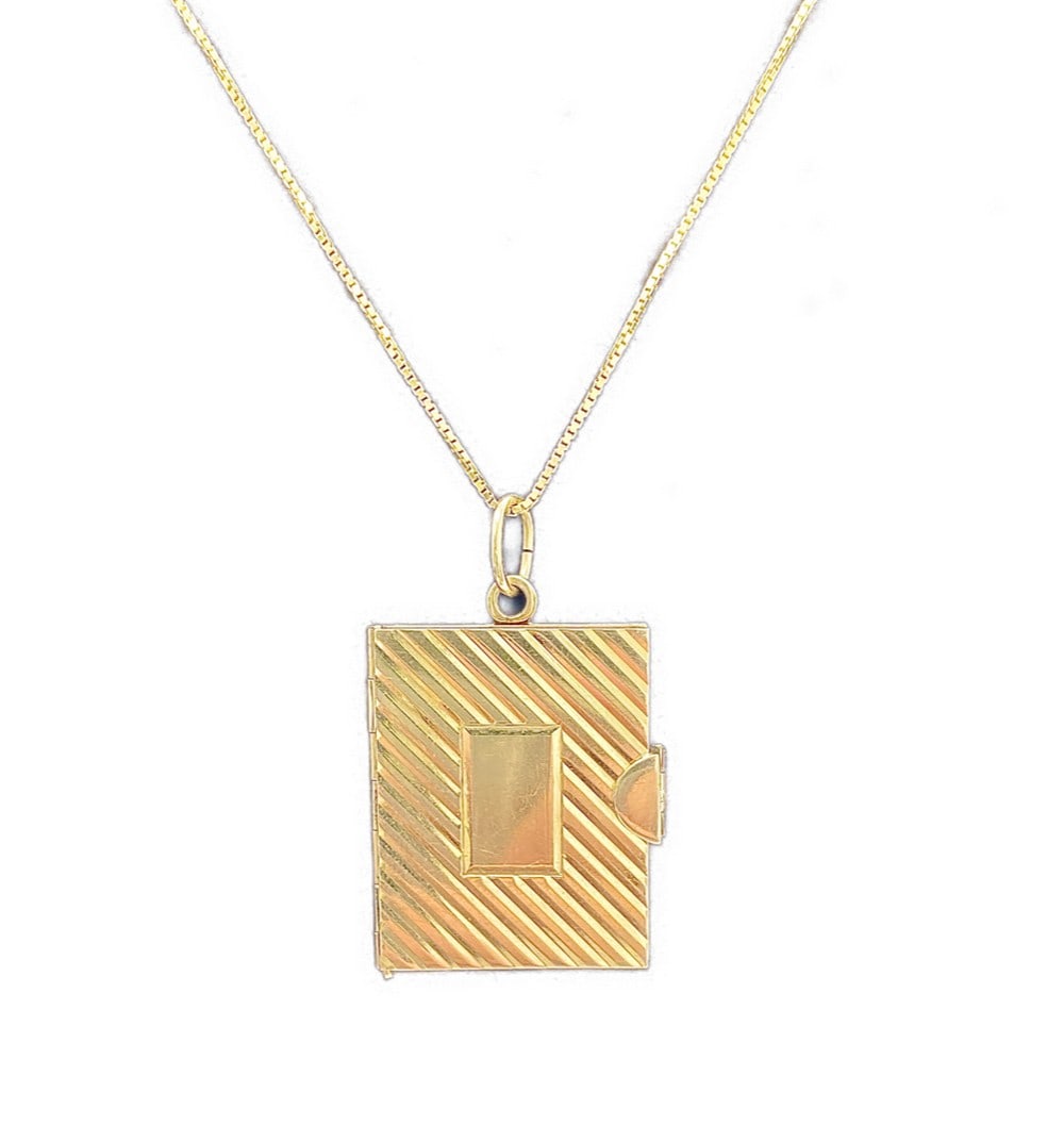 10K Gold Necklace, with a Solid 14K Gold Pendant: A very unique 10K Gold Necklace, with a Solid 14K Gold Pendant. This piece has been kept in great condition, and still holds that classic gold luster which all quality pieces portray. Please view