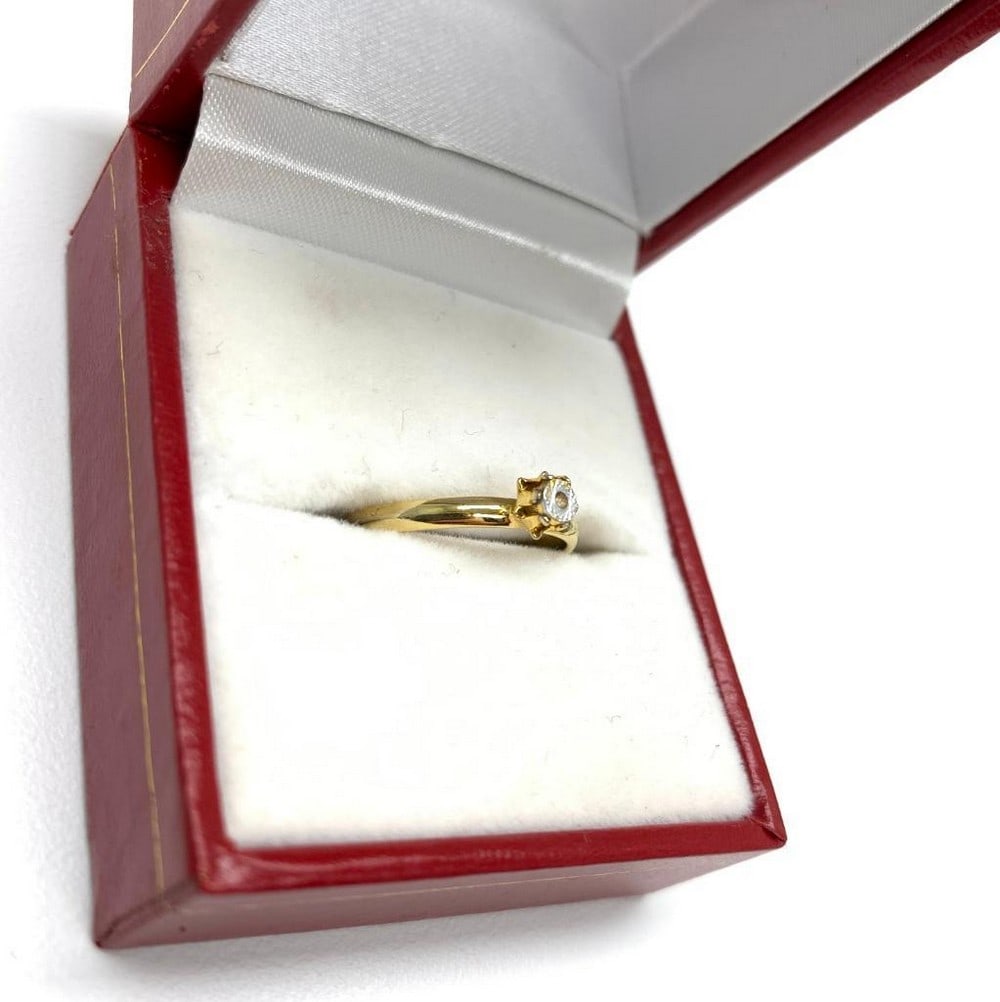 Size 4 Illusion Style Gold Toned Ring: Size 4 Illusion Style Gold Toned Ring. Please view photos for further details. 