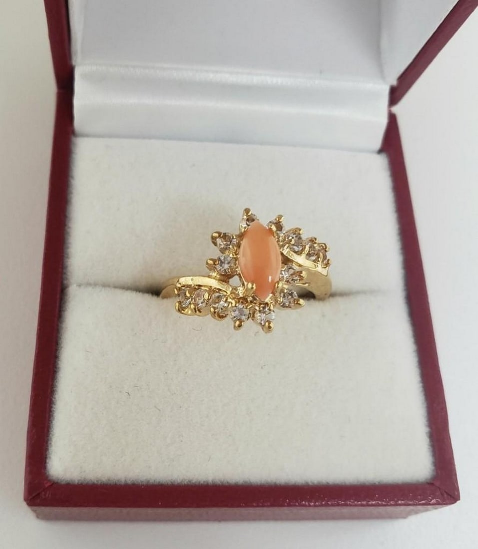 Alluring Ladies 0.51 ct Marquise Cut Pink Quartz Ring: Alluring Ladies 0.51 ct Marquise Cut Pink Quartz 18 KGP Ring. This Beautiful Ring Is Made To Satisfy. Wear It With Any Outfit And You Will Shine With Elegance. The Pink Hue Is Delicate And The Design