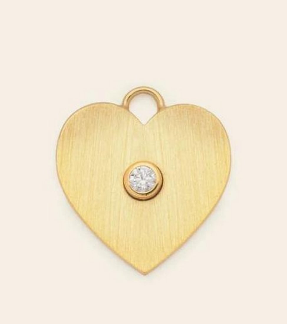 Single Stone Heart Charm – Gold Vermeil: Single Stone Heart Charm – Gold Vermeil A little glow goes a long way. The Single Stone Heart Charm features a brushed gold finish accented with a single sparkling CZ stone, bringing a touch of quie