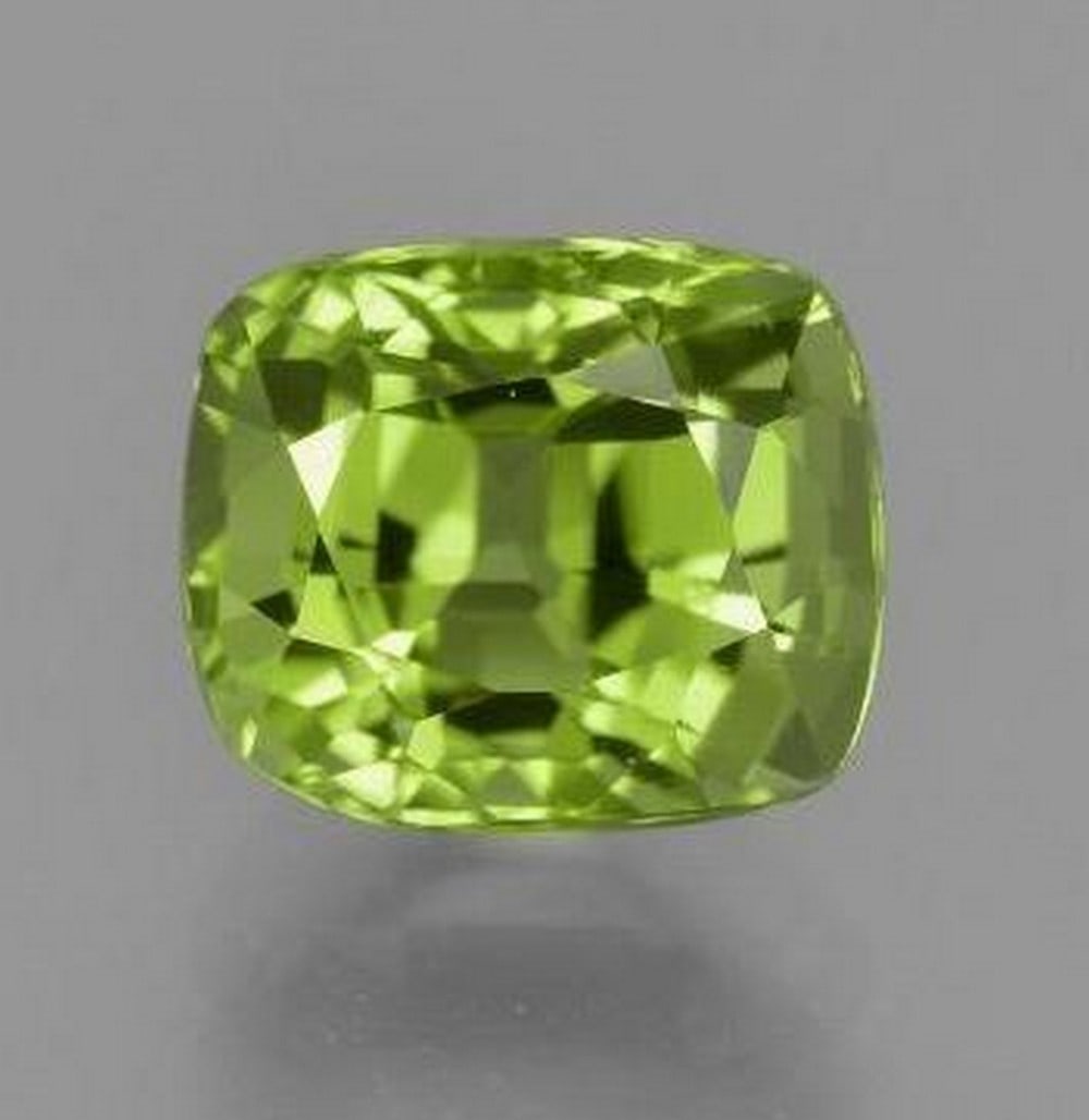 2.5ct Cushion Cut Sage Medium Green Peridot Gemstone: 2.5ct Cushion Cut Sage Medium Green Peridot Gemstone Introducing our exquisite 2.5ct Cushion Cut Sage Medium Green Peridot Gemstone – a harmonious blend of sophistication and natural beauty.
