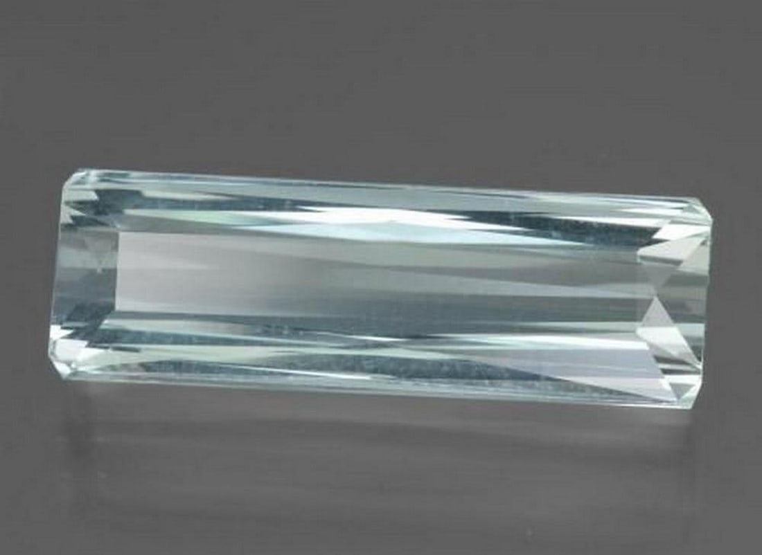 13.90 ct Natural Light Aqua Blue Aquamarine, Octagon / Scissor Cut, VVS, Madagascar: 13.90 ct Natural Light Aqua Blue Aquamarine, Octagon / Scissor Cut, VVS, Madagascar Natural aquamarine gemstone weighing 13.90 carats, cut in an octagon/scissor facet shape. The gem measures 25.55