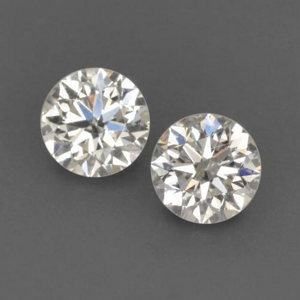 0.17ct Diamond-Cut White Diamonds Pair: 0.17ct Diamond-Cut White Diamonds Pair Raw Dimension: 2.7 x 2.7mm Exact Size: 2.72mm Diameter x 1.72mm Depth Total Carat Weight: 0.17 Individual Carat Weight: 0.09ct Clarity: VVS-VS 