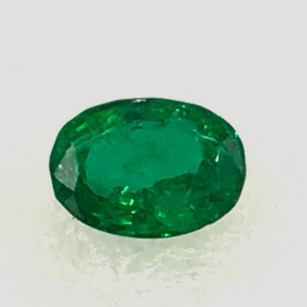 1.14ct Emerald Oval Faceted Gemstone: 1.14ct Emerald Oval Faceted Gemstone Emerald Zambian origin piece with lustre , Size- 7.7x5.5 mm, Weight- 1.14 ct View photos for further details.