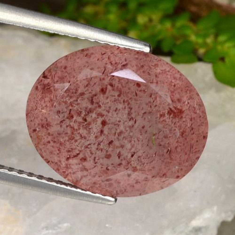 9.98ct Oval Strawberry Speckled Quartz Gemstone: 9.98ct Oval Strawberry Quartz This beautiful gem helps purify one's aura, its energy is strong to keep positive. Helps attract true love or soul mate. It has the ability's to amplifies