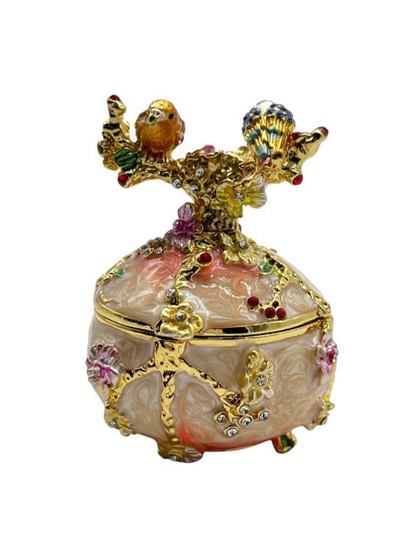 Two Birds Perched On Trinket Box: Two Birds Perched On Trinket Box A delightful and enchanting piece that celebrates the beauty of nature. Crafted from high-quality metal, this trinket box showcases a charming design of two birds per