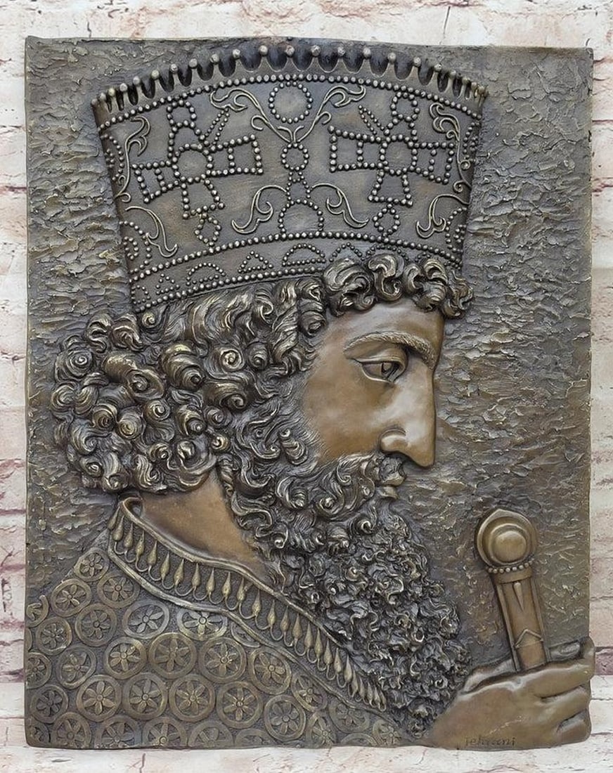 Cyrus the Great Wall-Mounted Bronze Art Sculpture A Genuine Dynasty Piece - 19" x 15.5": Cyrus the Great Wall-Mounted Bronze Art Sculpture A Genuine Dynasty Piece - 19" x 15.5" Step into the grandeur of history with our exquisite bronze sculpture depicting Cyrus the Great (580-52