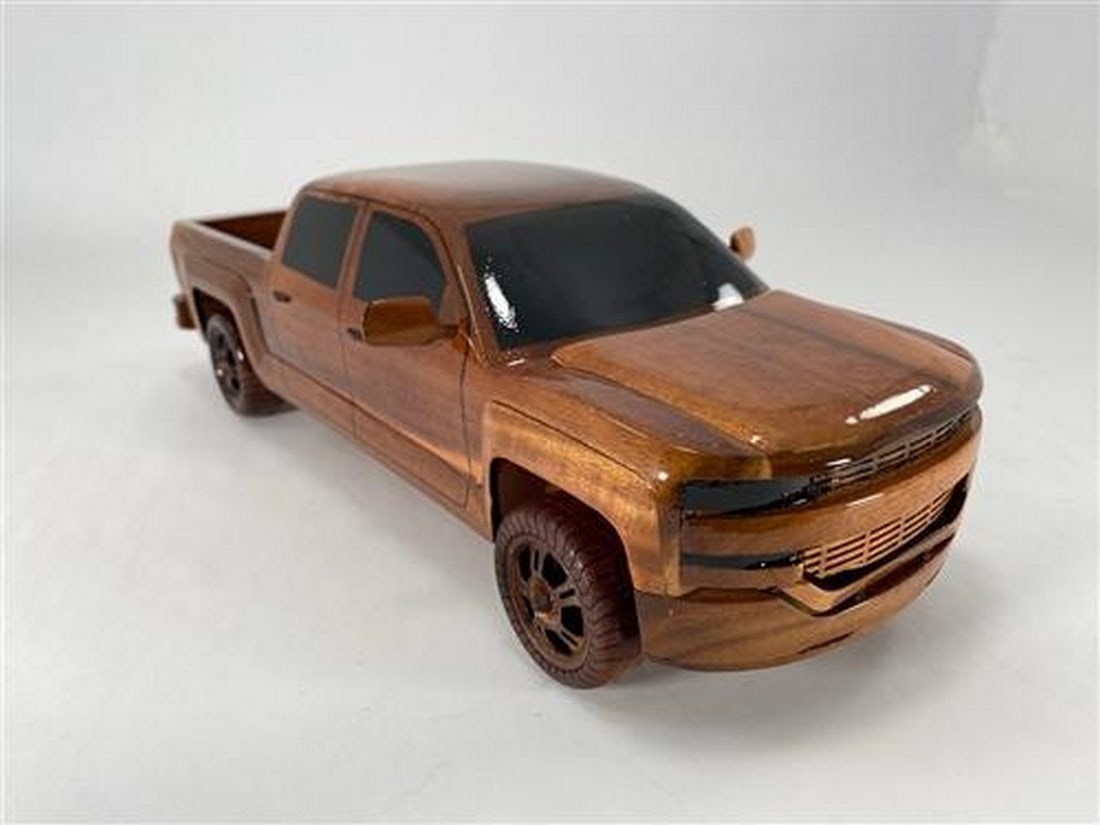 2018 Chevrolet Pickup - 2