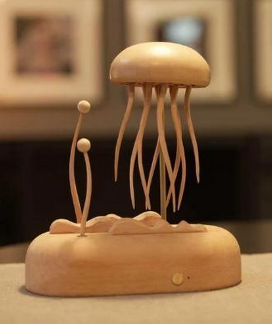 Handcrafted Beech Wood Jellyfish Automaton: Handcrafted Beech Wood Jellyfish Automaton Capturing the quiet elegance of the deep sea, this handcrafted jellyfish automaton is made from high-quality beech wood and brought to life through smooth,