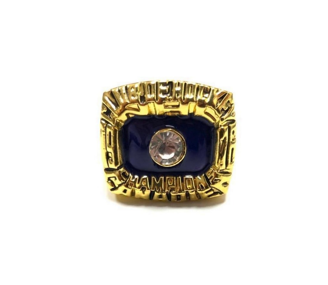 1976 Montreal Canadiens Stanley Cup Inspired Championship Ring: 1976 Montreal Canadiens Stanley Cup Inspired Championship Ring - Guy Lafleur. Well Crafted With Inset Semi-Precious Stones. View Photos For More Details.