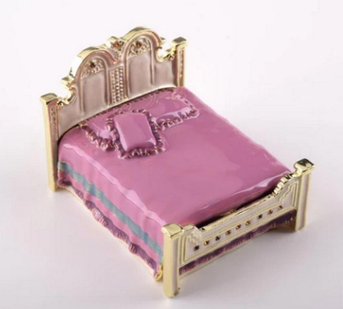 Golden Slumber Pink Bed Trinket Box: Golden Slumber Pink Bed Trinket Box This enamel-painted trinket box, plated with either 24K gold or 925 silver, is adorned with handpicked Austrian crystals that are artistically placed on each