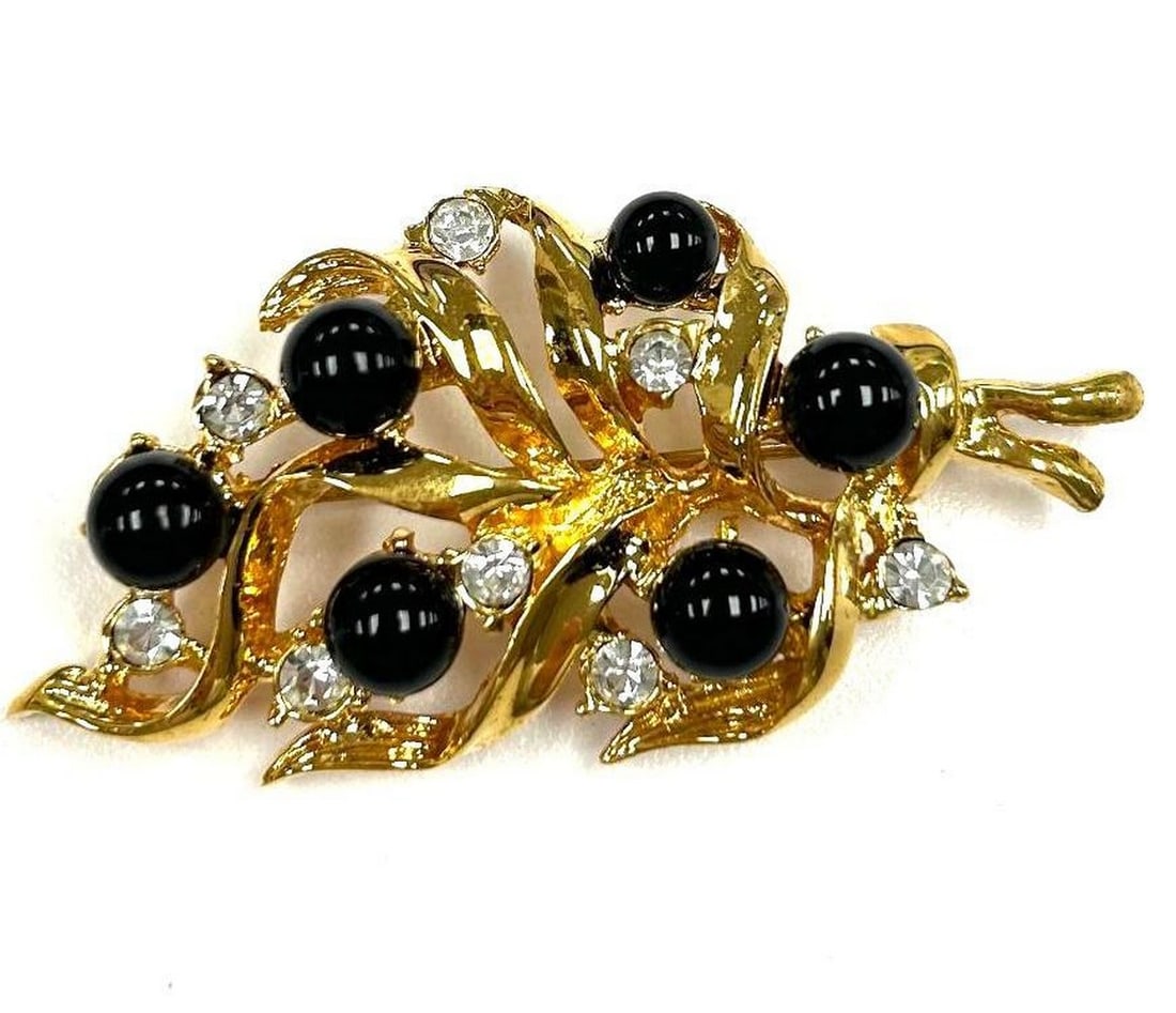 18KTGP Brooch with Inlaid Black Pearl and Swarovski Crystal Accents: 18KTGP Brooch with Inlaid Black Pearl and Swarovski Crystal Accents Black pearls are recognized for their elegance, independence, and sophistication. They are said to bring luck, abundance, and
