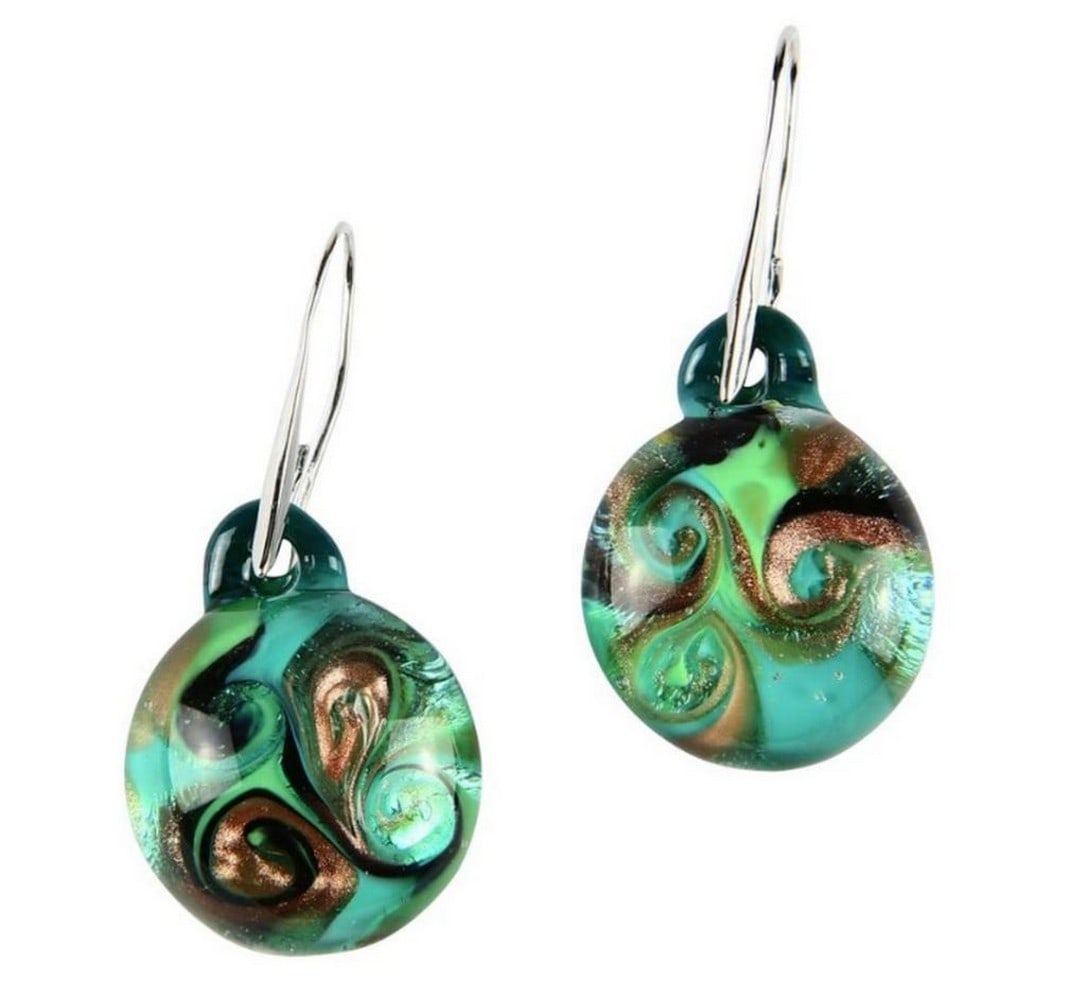 Murano Glass Submerged Green Dangling Earrings: Murano Glass Submerged Green Dangling Earrings Glass earrings submerged in hot modeling technique by lamp working, made of glass. Handmade in Murano glass. Perfect earrings to use everyday during ever