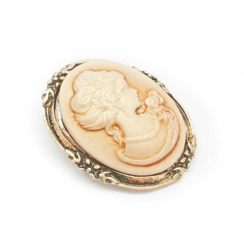 VINTAGE WHITE CAMEO BROOCH WITH SILHOUETTE OF A BEAUTY: Vintage White Cameo Brooch, Great Condition. Depicts A Silhouette Of A Victorian Beauty. View Photos For Further Details.