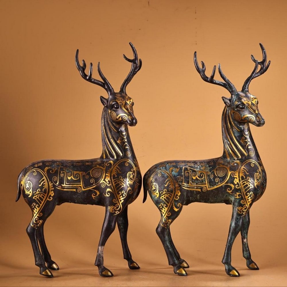 Handcrafted Chinese Bronze Deer Statue: Handcrafted Chinese Bronze Deer Statue This elegant antique bronze deer statue is a fine example of traditional Chinese metalwork. Entirely handmade, it features graceful lines and intricate detailin