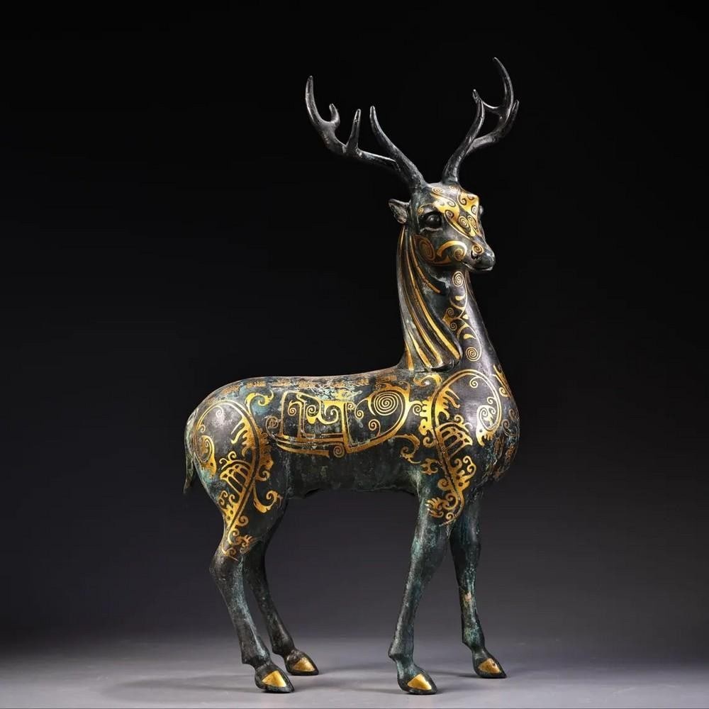 Antique Chinese Handcrafted Bronze Deer Statue: Antique Chinese Handcrafted Bronze Deer Statue This exquisite Chinese antique bronze deer statue is meticulously handcrafted, showcasing intricate details and elegant form. A rare and refined ornament