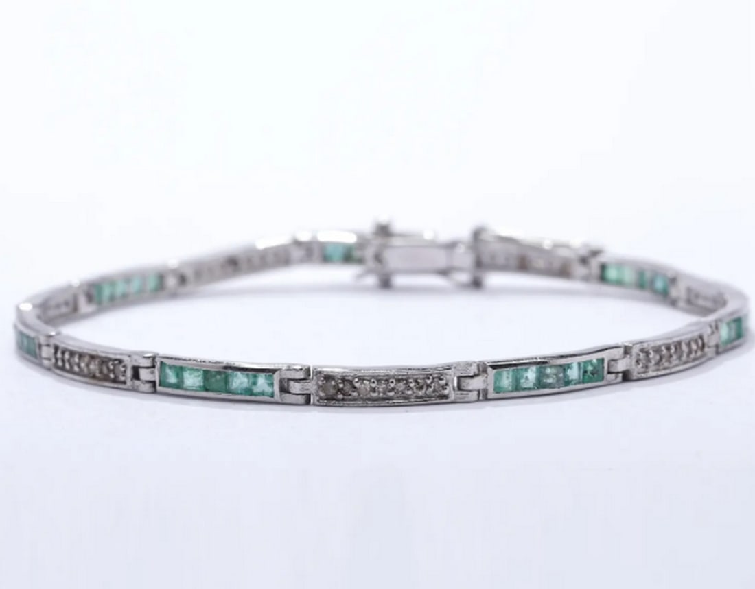 Green Onyx and Diamond Tennis Bracelet in Sterling Silver – 8": Green Onyx and Diamond Tennis Bracelet in Sterling Silver – 8" Elevate your style with this exquisite tennis bracelet featuring vibrant emerald-cut green onyx stones paired with sparkling diamo