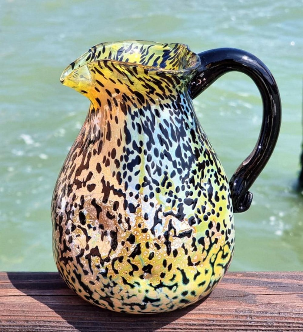 Pitcher Black & Silver – Leopard – Murano Glass: Pitcher Black & Silver – Leopard – Murano Glass Handmade in Murano using the traditional glassblowing technique, this pitcher is crafted from black glass enriched with pure silver leaf. The s