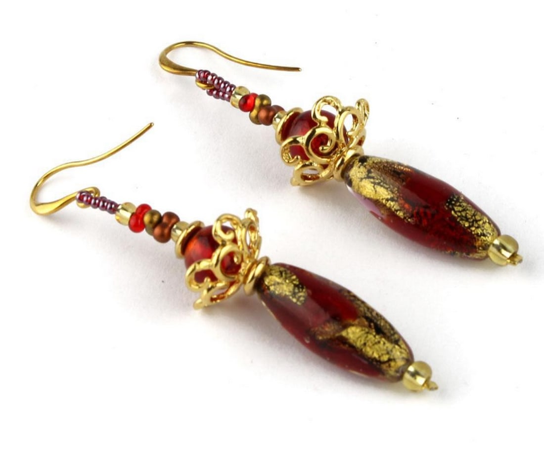 Aurelia Earrings – Red Murano Glass: Aurelia Earrings – Red Murano Glass These glass earrings are crafted using the lampworking technique with hot modeling, made from high-quality glass. Handmade in Murano, they are perfect for everyda