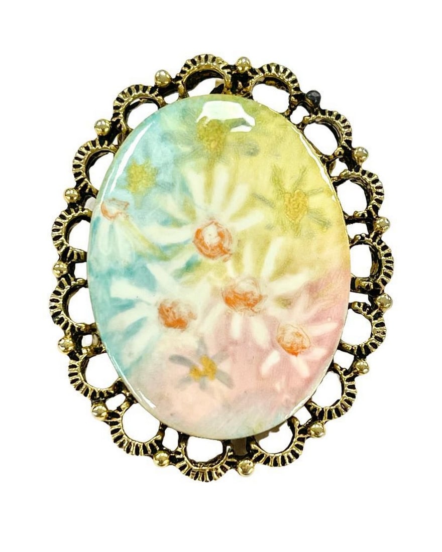 Nature's Breeze Ceramic Hand-Painted Daisies Gold Brooch: Nature's Breeze Ceramic Hand-Painted Daisies Gold Brooch Elevate your style with our 'Nature's Breeze Ceramic Hand-Painted Daisies Gold Brooch.' Delicate daisies hand-painted on ceram