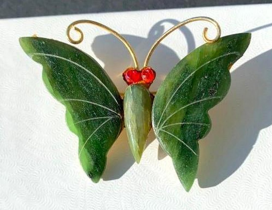 Jade Butterfly Brooch: Jade Butterfly Brooch Add a touch of natural elegance to your ensemble with this exquisite jade butterfly brooch, masterfully crafted to showcase the stone’s smooth green hues. The butterfly’s de