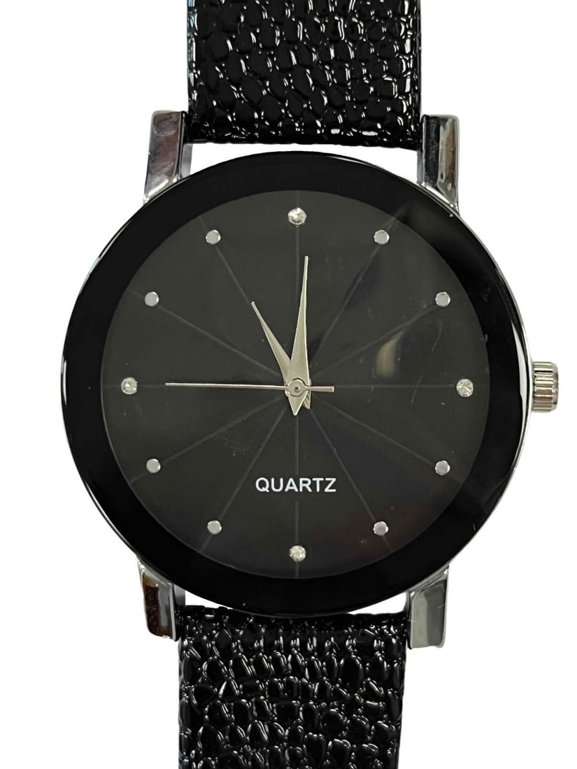 Striking Large Quartz Stainless Steel Watch: Striking Large Quartz Stainless Steel Watch A bold and captivating timepiece that commands attention with its sleek design. This watch features an all-black stainless steel case and bracelet, exuding