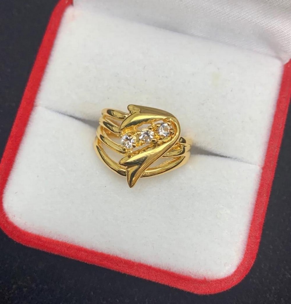 Gold Ring Inset 3 White Gemstones On A Woven Banded Crown: Gold Ring Inset 3 Moissanite Gemstones On A Woven Banded Crown. This stone is thought to remove inner darkness and negative thoughts/feelings of the wearer. It is an excellent alleviator of rumination