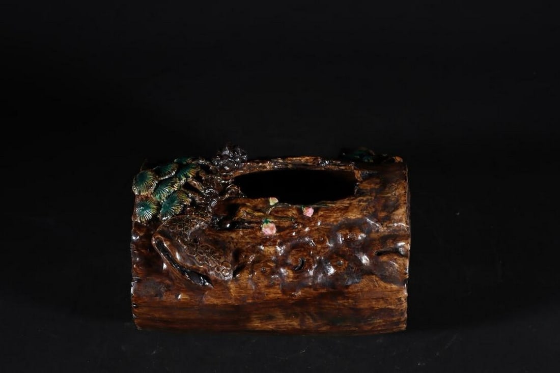 Tang Ying Snail Sojourn Style Bionic Porcelain Pine Section Pen Wash: Tang Ying Snail Sojourn Style Bionic Porcelain Pine Section Pen Wash. This exquisite porcelain pen wash inspired from the Qianlong period of the Qing Dynasty reflects the innovative "Tang Ying Sn