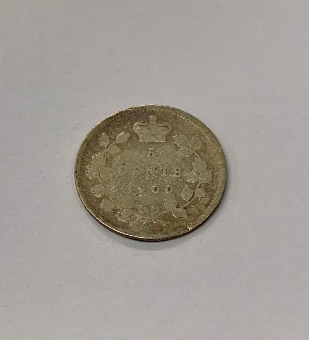 1900 Narrow 0 Grade G Canadian 5 Cent Coin (1 of 2)