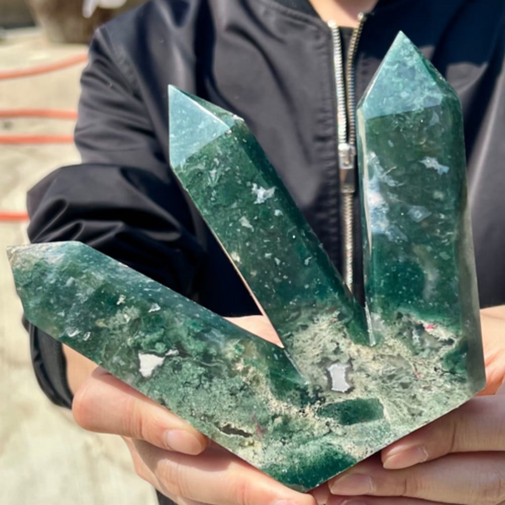 482G Natural Crystal Point Aquatic Agate Tower Large size Quartz Obelisk mineral: 482G Natural Crystal Point Aquatic Agate Tower Large size Quartz Obelisk mineral Weight: 482g Length:153mm Width:20mm Height:131mm View Photos For Further Details