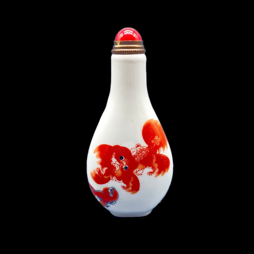 BEAUTIFUL CHINESE HANDMADE KOI FISH PORCELAIN AND JASPER SNUFF BOTTLE (1 of 3)