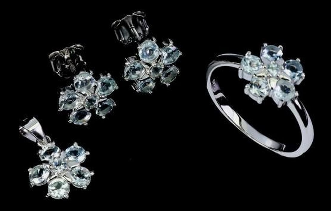925 Sterling Silver Aquamarine Jewelry Set: 925 Sterling Silver Aquamarine Jewelry Set This elegant 925 sterling silver jewelry set features beautifully matched round aquamarine gemstones, offering a cohesive and timeless look. The