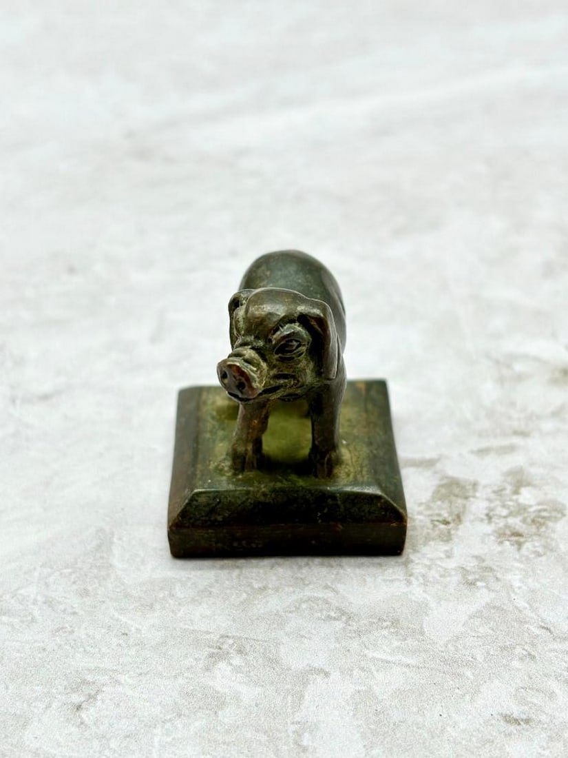 Ancient Chinese Fengshui Copper Pig Zodiac Seal: Ancient Chinese Fengshui Copper Pig Zodiac Seal Crafted with exquisite detail and adorned with intricate designs, this seal encapsulates the essence of the Pig zodiac sign within the realm of Fengshui