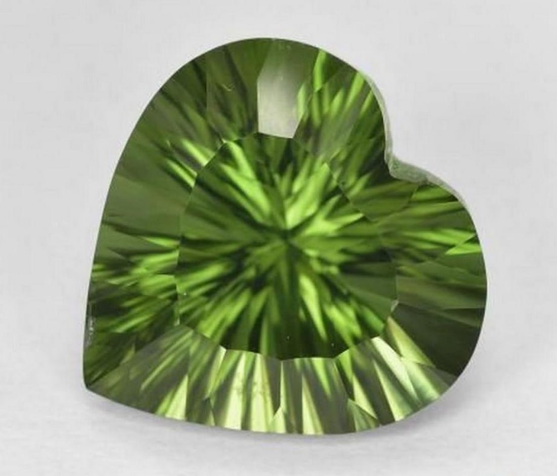 7.24 ct Natural Deep Green Chrome Diopside, Heart Shape, VS, Brazil (1 of 3)
