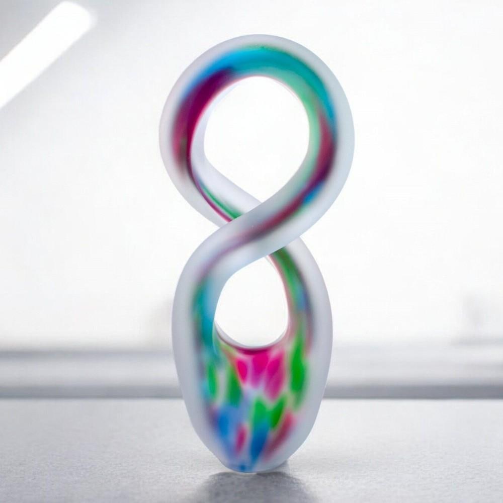 Infinity Sculpture ‘Ozzaro’: Infinity Sculpture ‘Ozzaro’ This glass sculpture, standing 38?cm tall, features a continuous, flowing design that adds movement and colour to any space. Handcrafted, it is suitable for display on 