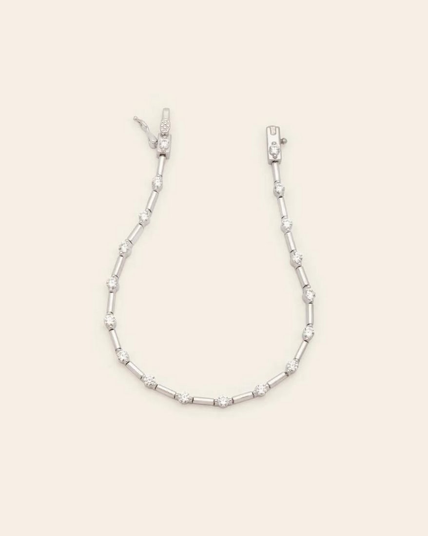Sterling Silver Women's Modern Tennis Bracelet: Sterling Silver Women's Modern Tennis Bracelet This sterling silver women's modern tennis bracelet features a sleek design with sparkling stones, offering a refined and timeless look. Perfect 