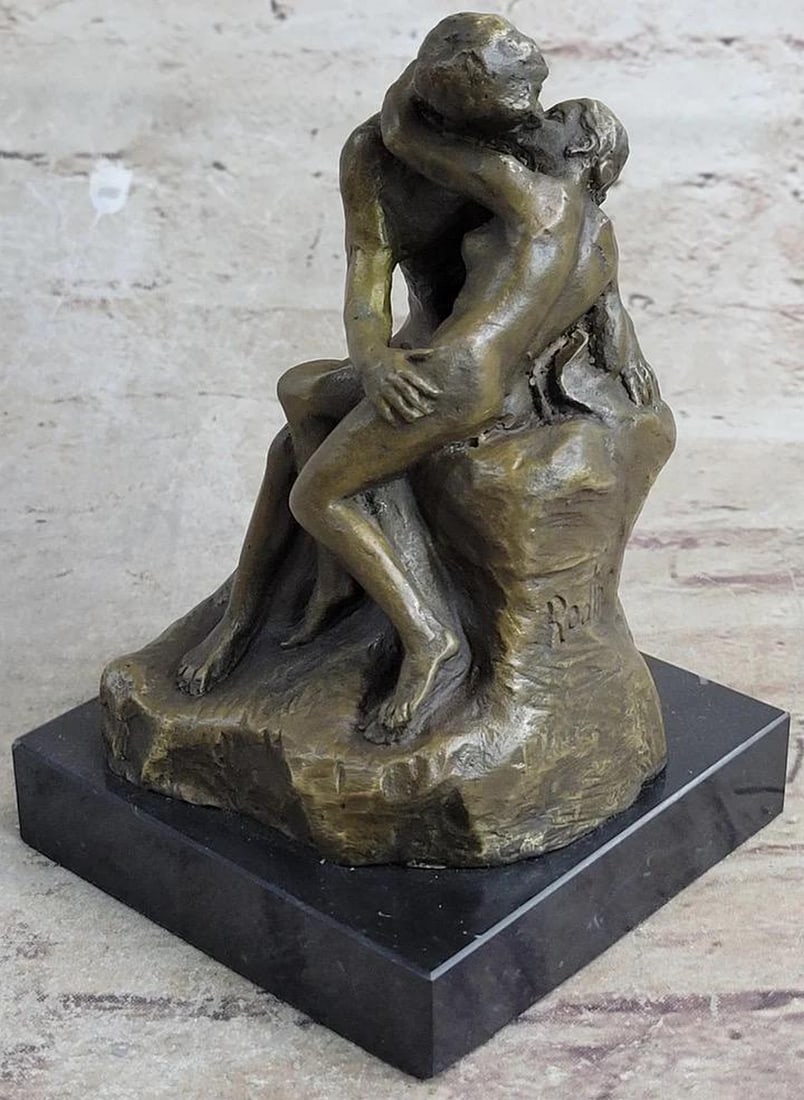 Auguste Rodin 'The Kiss' Inspired Bronze Sculpture on Marble Base - 6" x 4": Auguste Rodin 'The Kiss' Inspired Bronze Sculpture on Marble Base - 6" x 4" Immerse yourself in the timeless beauty of Rodin's "The Kiss" inspired bronze sculpture, a profo