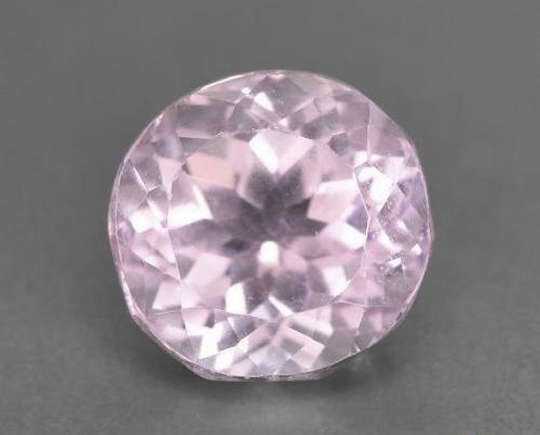 2.54 ct Natural Very Light Lavender Pink Kunzite, Oval Cut, VS, Afghanistan: 2.54 ct Natural Very Light Lavender Pink Kunzite, Oval Cut, VS, Afghanistan Natural kunzite gemstone weighing 2.54 carats, cut in an oval facet shape with a very light lavender pink color. The gem mea