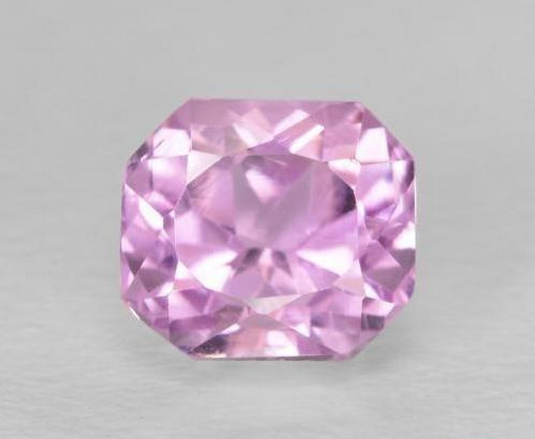 2.29 ct Natural Pink Purple Kunzite, Octagon/Scissor Cut, VS, Afghanistan: 2.29 ct Natural Pink Purple Kunzite, Octagon/Scissor Cut, VS, Afghanistan Natural kunzite gemstone weighing 2.29 ct, cut in an octagon/scissor facet shape with a pink-purple color. The gem measures 7.